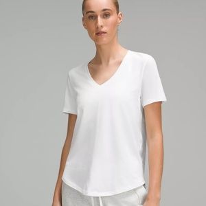 Lululemon Love V-Neck T-Shirt Size 8 GREAT CONDITION